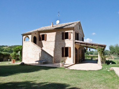 Properties for Sale_Restored Farmhouses _Farmhouse for sale in Le Marche - Le Aquile in Le Marche_1